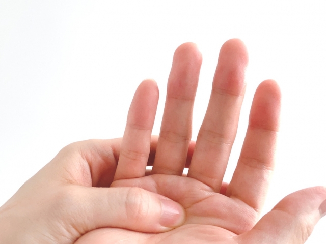 指と後遺障害等級認定｜曲がりにくくなった場合の慰謝料・逸失利益